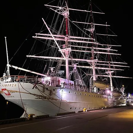 Faltom 15 Yacht Park Parking * Gdynia