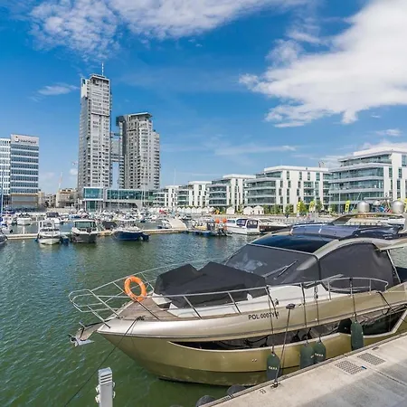 Faltom 15 Yacht Park Parking Apartament